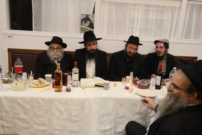 צרפת: שמחת הווארט של הצלם החב''די מרדכי לובעצקי