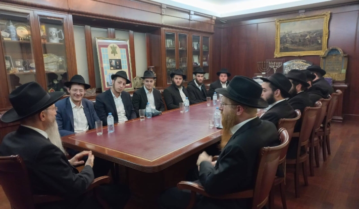רוסיה: תלמידי השלוחים החדשים נפגשו עם הרב בערל לאזאר