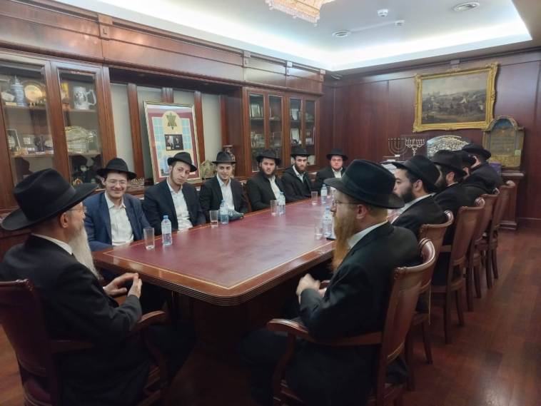 שיעור בהלכות בית הבחירה בישיבה קטנה בצפת