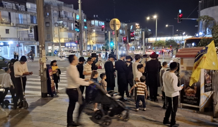 בני ברק: מעמד קידוש לבנה מרכזי ברחובה של עיר