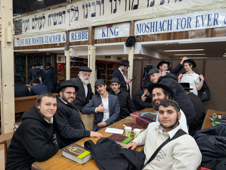 החברים שימחו את אח החתן שנותר ב'קבוצה'