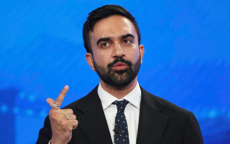 מזל טוב: קביעת מזוזה בפתח בנין הישיבה החדש