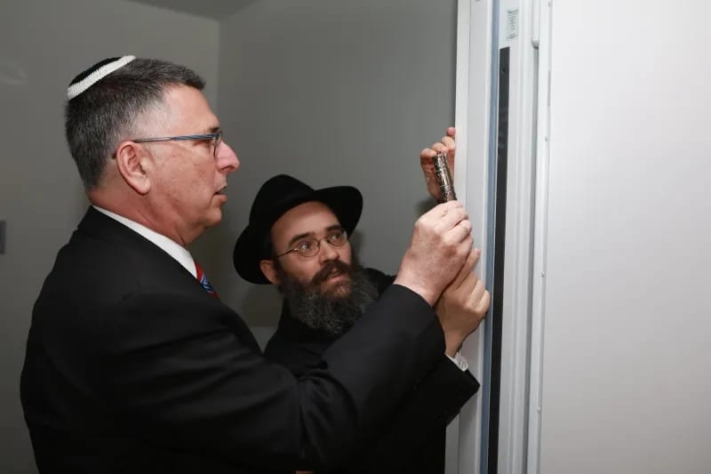 אסטוניה: שר החוץ חנך את שגרירות ישראל עם שליח הרבי