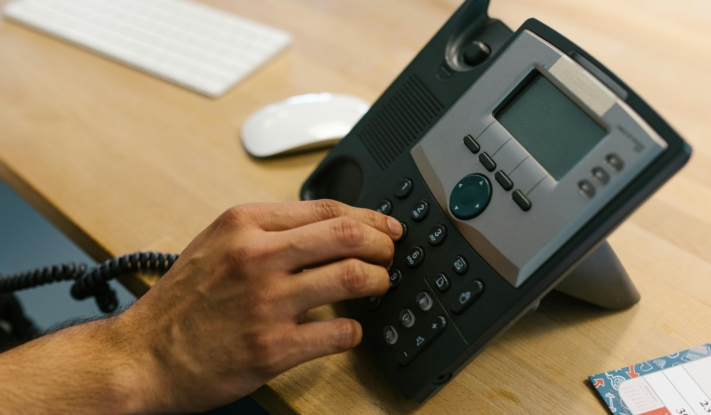 קו 'AskTheRav' מציין שלוש שנים של הדרכה הלכתית מיידית