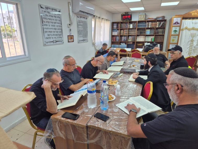 מנצ'סטר: הרב שלום מרדכי רובשקין עוכב בשדה התעופה