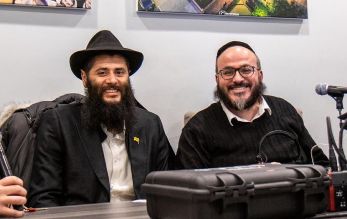 האזינו: אדולף היטלר מאפריקה בדרך לניצחון היום בבחירות