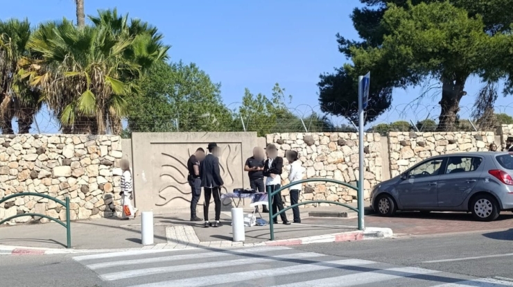 מקומם: עיריית חיפה פינתה דוכנים להנחת תפילין