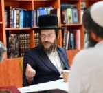 לימוד חסידות נותן מתיקות לחיים • שיחה מרתקת לקראת חג החגים