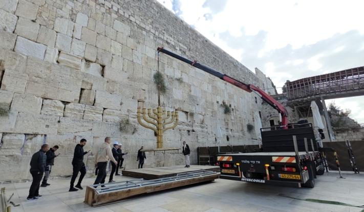 בסימן "ופדויי ה' ישובון": מעמדי הדלקות נרות חנוכה בכותל