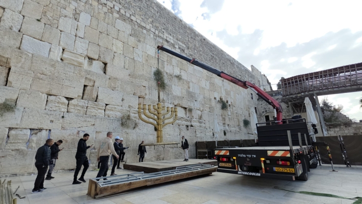 בסימן "ופדויי ה' ישובון": מעמדי הדלקות נרות חנוכה בכותל