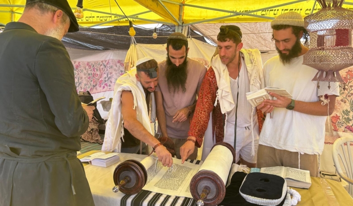 השליח הרב מיכאל קדלבורג וצוותו בפעילות ב"מידברן"