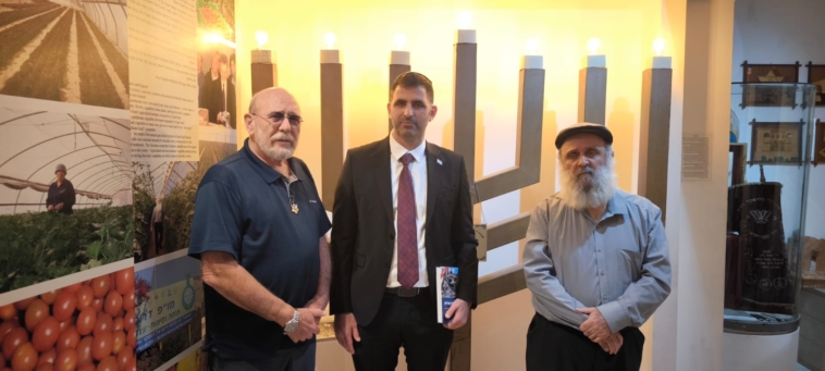 התלמידים השלוחים לישיבת תות"ל נחל'ה - בחזית 770