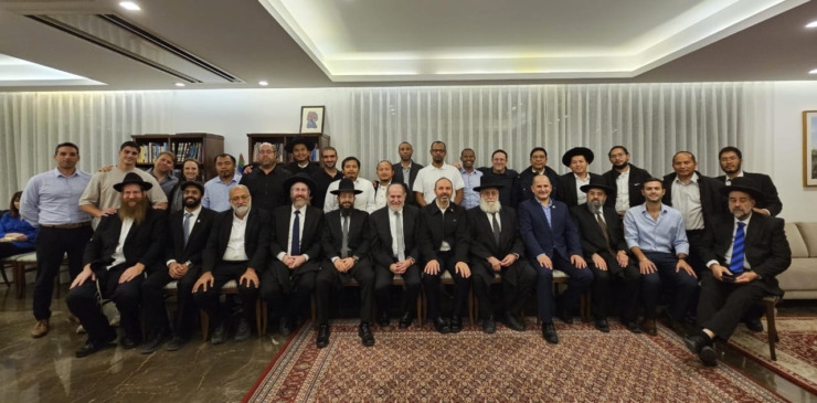 ניו דלהי, הודו: משלחת דיינים ונציגי ממשלה בביקור בבית חב"ד