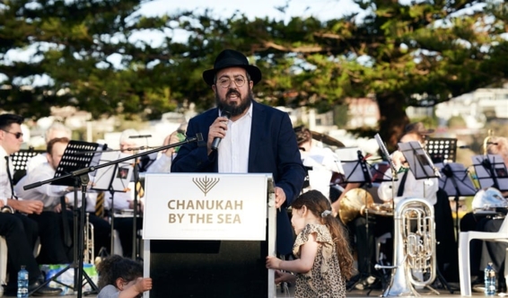 הרב שלאנגר הי"ד במבצע חנוכה