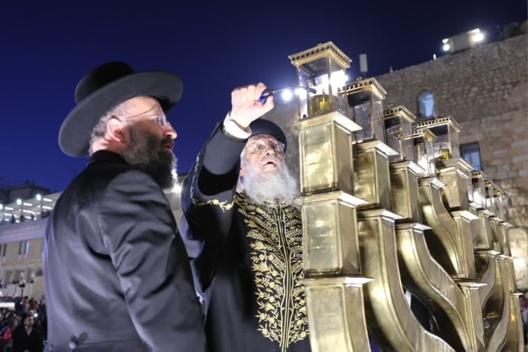 נשות הכותל ואנשי הכורסאות