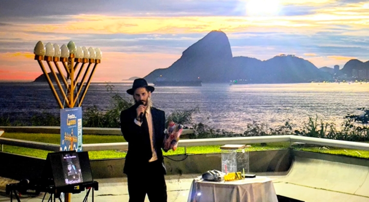 בערב על חודש אלול: הקהילה חגגה יום הולדת לשליח באילינוי