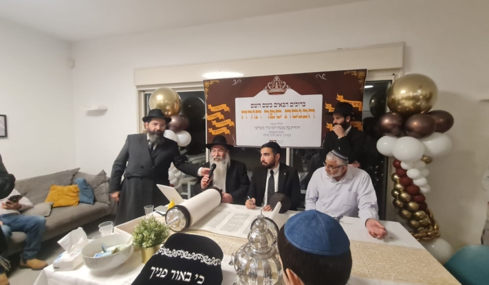 פרדסיה: הכנסת ספר תורה לבית חב''ד בישוב