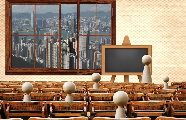 משולחנה של מורה: לשים לב לכולן, באמת