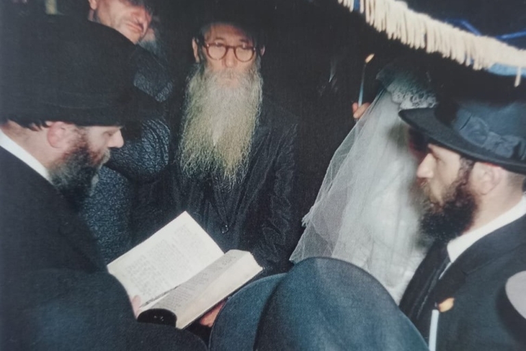 קראון הייטס: האישה החשובה מרת איידל שפרינגר ע