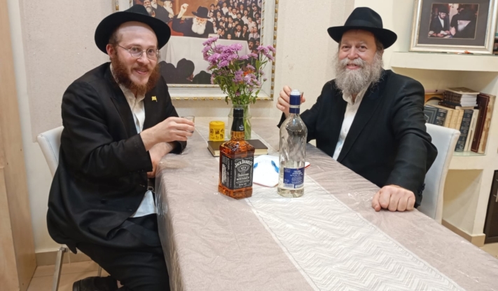 שלוחים לדוברי אנגלית: משפחת השלוחים בהוד השרון מתרחבת