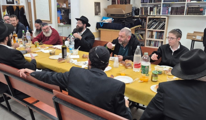 בית שמש: התוועדות סוחפת ומרגשת בבית כנסת 'בית מנחם'