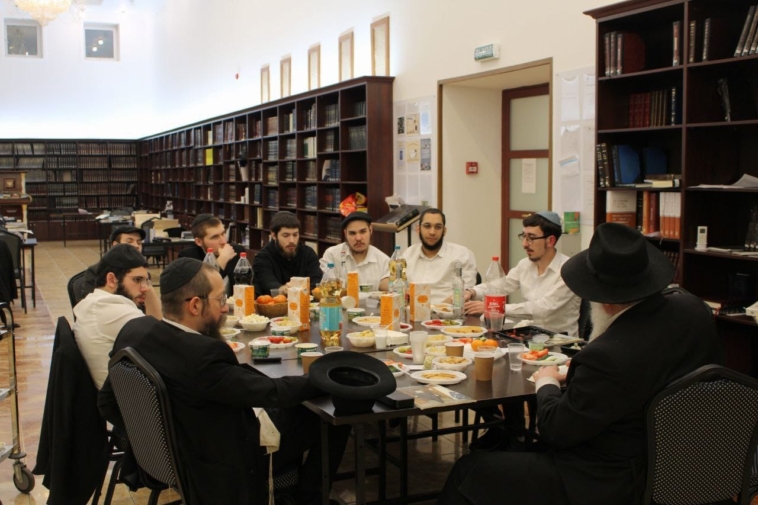 פסח שני: מצה ותפילין לתושבי סביון