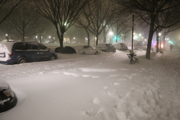 בעקבות סופת השלגים: חב''דניקים רבים תקועים בניו יורק ובארץ
