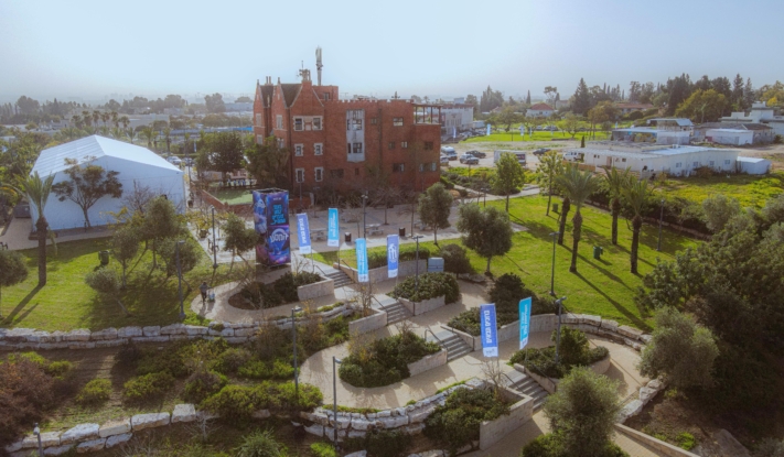 כפר חב"ד לובש חג: רגע לפני הגעת רבבות תלמידי ה'רשת'