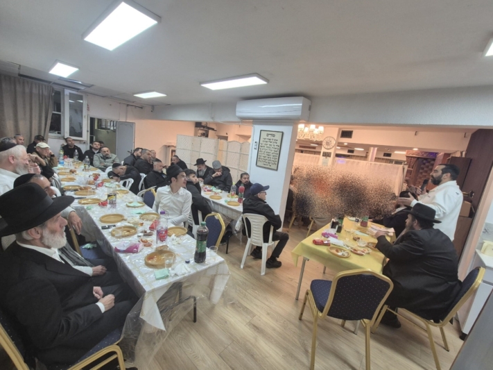 ראשון לציון: אביו של פדוי השבי ריגש בהתוועדות י' שבט