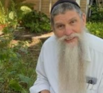 מהקרח של קנדה לאש של 770: המסע המופלא של סבא אדם