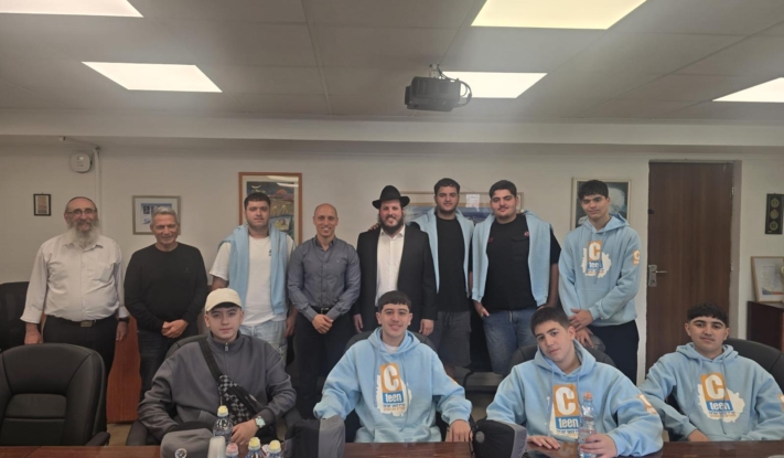 במסגרת חב''ד לנוער: ראשי ערים אירחו נערים שיטוסו לרבי