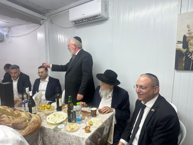 קראון הייטס: שמחת ה'ווארט' לבנו של המרא דאתרא הרב ברוין