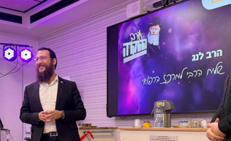 מיוחד לשלוחים: מארז מפואר לראש השנה