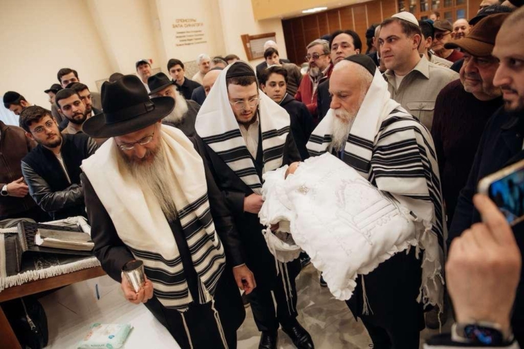 תיעוד: חגיגת החלאקה לבנו של העסקן החב"די