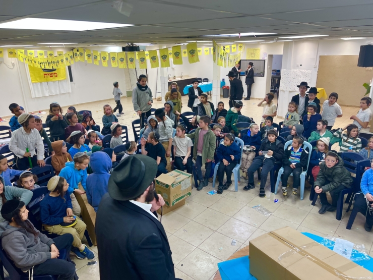 שוק פורים מושקע וססגוני התקיים בישוב יצהר