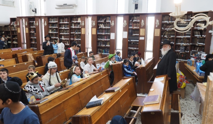 שמחת חג הפורים בבית הכנסת המרכזי בנחל'ה