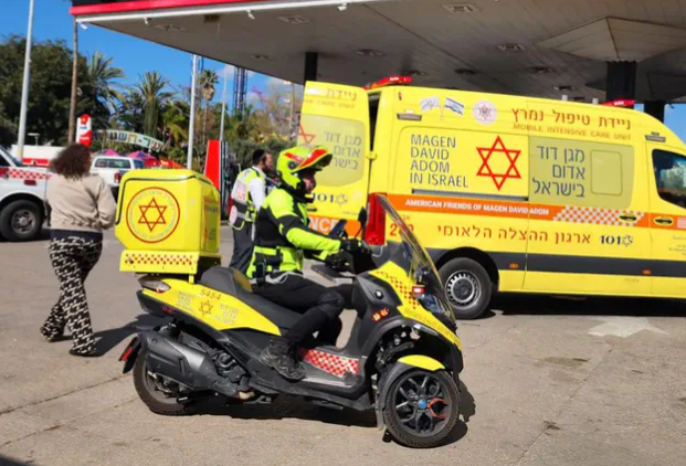 השיגורים מאיראן: פצוע קשה בתל אביב ונפגעים בפתח תקווה