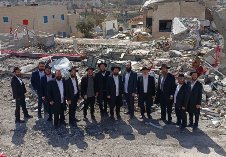 במקום פגיעת הטיל: שלוחי הרבי בבית שמש התכנסו לישיבת היערכות