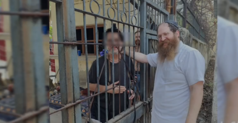 תיעוד שמח במיוחד: ההתרגשות והריקודים בזאל הישיבה