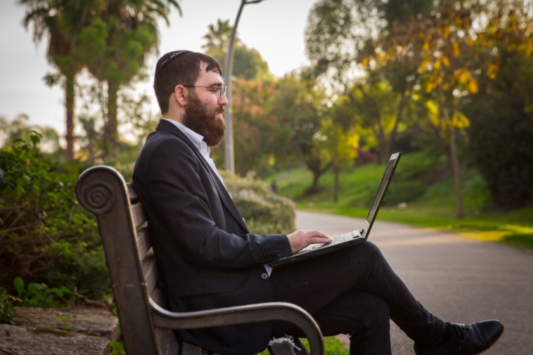 חג החנוכה והסביבון באספקלריה לאומית