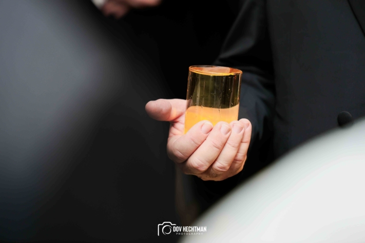 "יש בנו מעשים טובים": המטפל הרגשי מרדכי רוט בשיר חדש