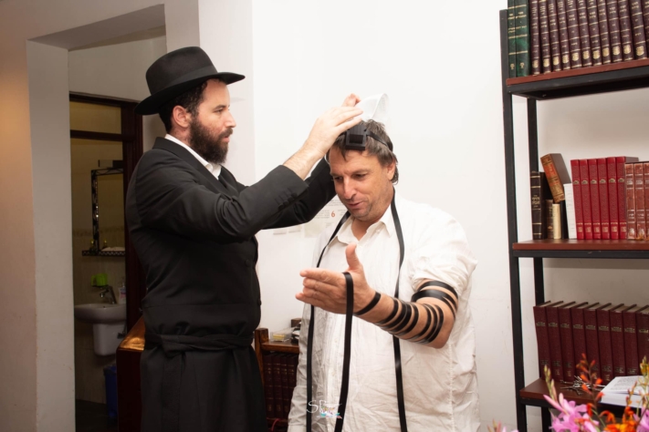 השלוחים שנלחמים על כל נפש יהודית בקניה • מרתק