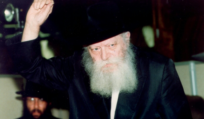 "הקב"ה עצמו נמצא בהתגלות, ובמה הוא עסוק"?