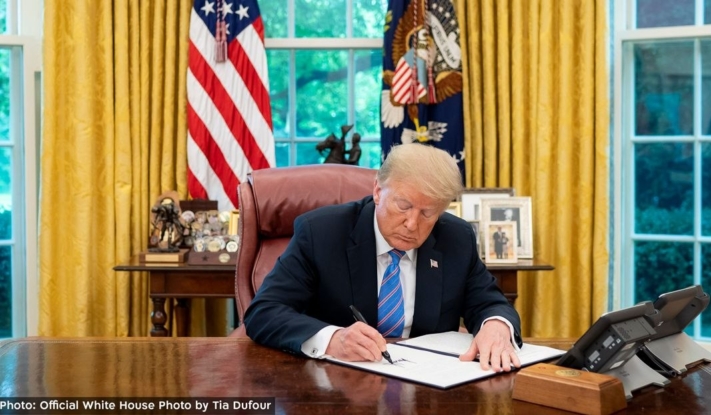 כמדי שנה: הנשיא טראמפ חתם על "יום החינוך" לכבוד הרבי