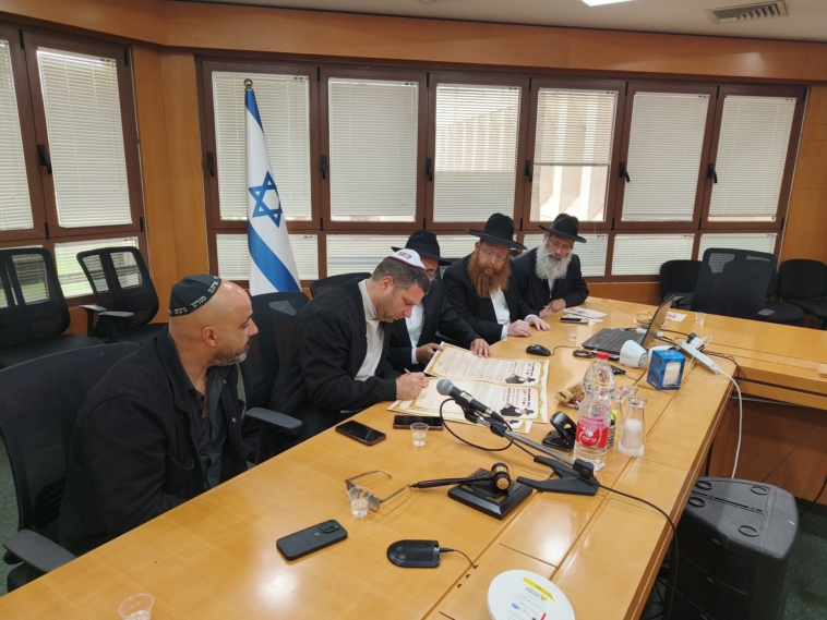 בני ברק: הרב אייזיק לנדא בפגישה במעונו של חכם שלום כהן