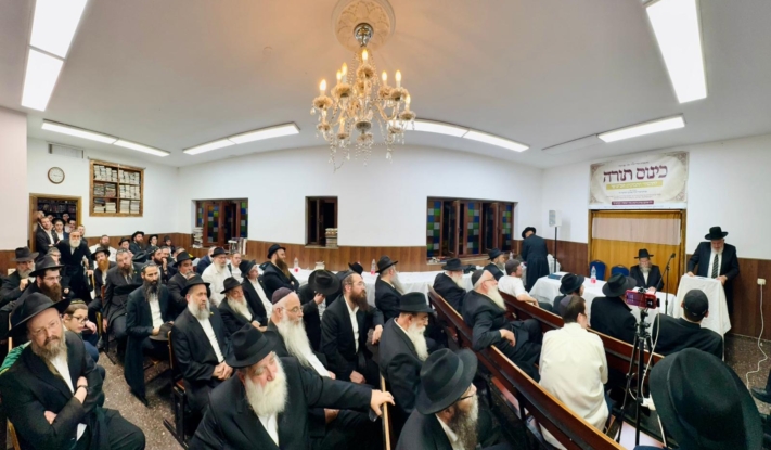 תורה והתקשרות: מאות חסידים בכנס תורה ב-770 בכפר חב"ד