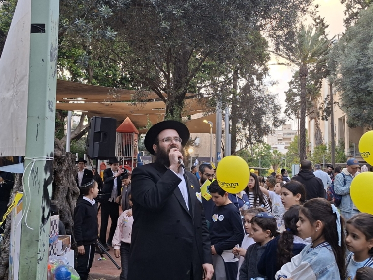 המסע התחיל: חמש הדפסות תניא בקיבוצים