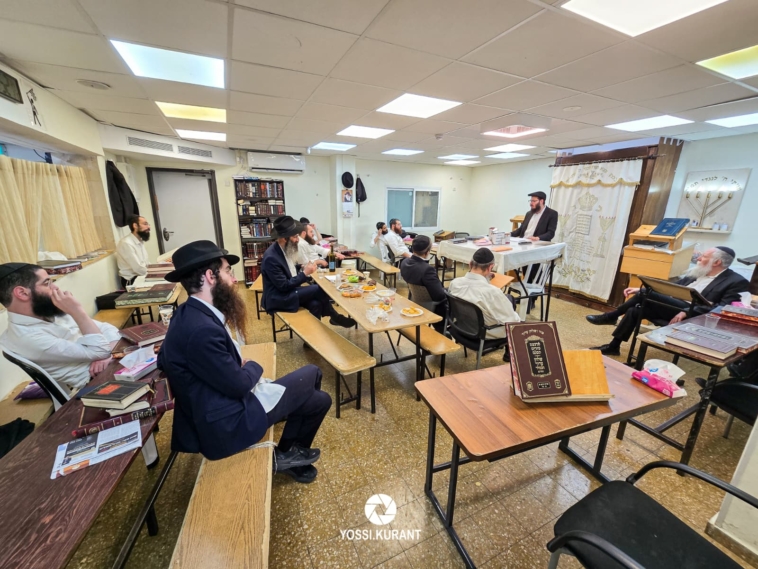 טקס סיום שנת הלימודים בישיבת חב"ד פתח תקווה