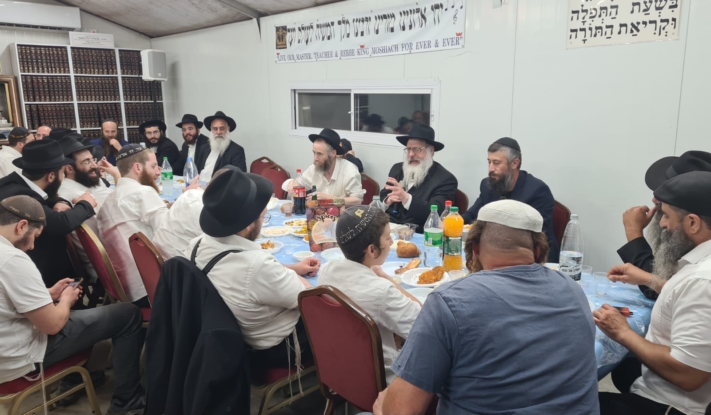 כפר חב''ד: כינוס תורה והתוועדות בביהכנ''ס ''קלמנסון שול''