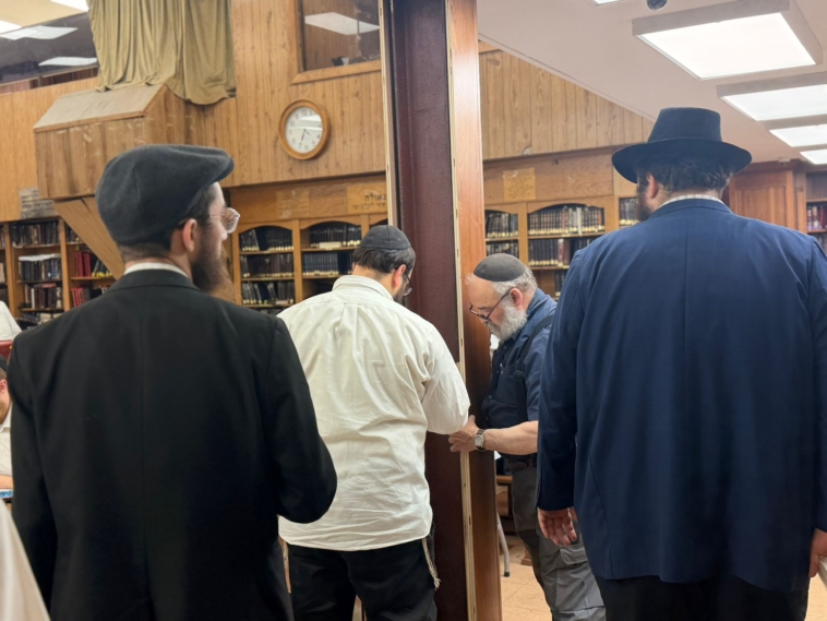 עשרות התוועדויות עד אור הבוקר: ליל שישי בבית חיינו